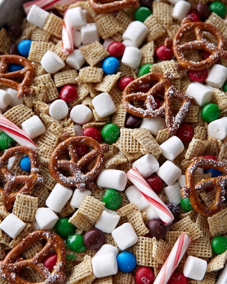 Elf Snack Mix – Sweet, Crunchy, and Festive Recipe